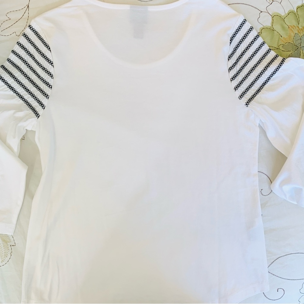 CHICO’S Smocked Bell Sleeve Shirttail Tee NWOT Sz 1 (M-8) - Picture 9 of 13
